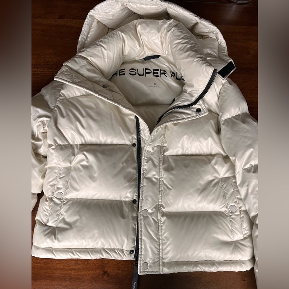 Aritzia - Super puff shortie - Birch - Size small - Picture 1 of 3